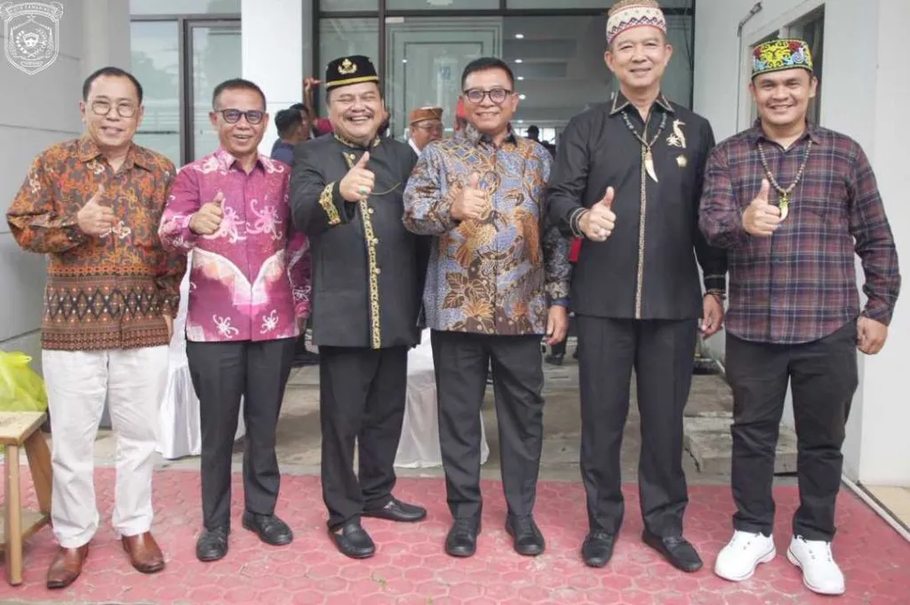 Hadiri Pelantikan PDKT, Wawali Harapkan Jadi Rumah Besar yang Pererat Persaudaraan, Jaga Marwah Budaya Dayak dan Berkontribusi Positif dalam Pembangunan