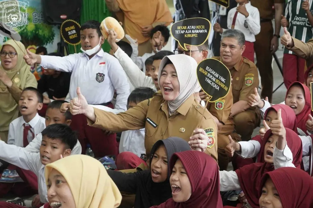Jumat Bersepeda KK, Cara Siswa Bantuas Hafalkan 9 Nilai Antikorupsi