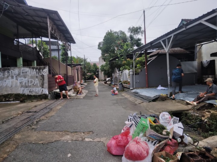 Gotong Royong RT. 34, RT. 15, RT.  29, RT. 02, RT. 19. Minggu, 05 Oktober 2025