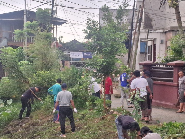 Gotong Royong RT. 34, RT. 15, RT.  29, RT. 02, RT. 19. Minggu, 05 Oktober 2025