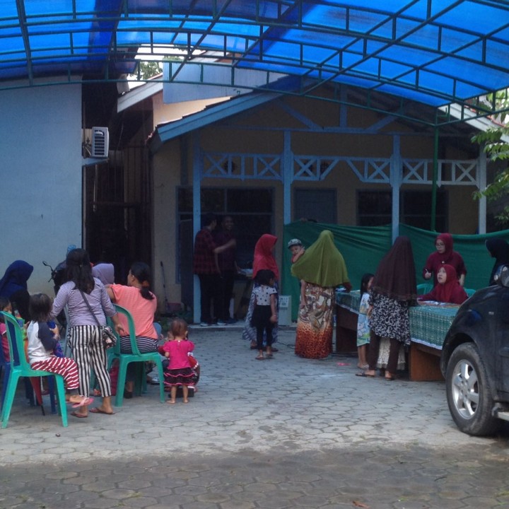 Kegiatan Gerakan Imunisasi Cegah Difteri di Kelurahan Bandara , Jalan Tantina I, Kota Samarinda, Kamis (18/1/2018).