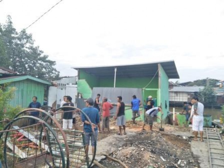 BERSIH SUNGAI, PENANAMAN POHON DAN PENEMPELAN STICKER JANGAN BUANG SAMPAH DISUNGAI