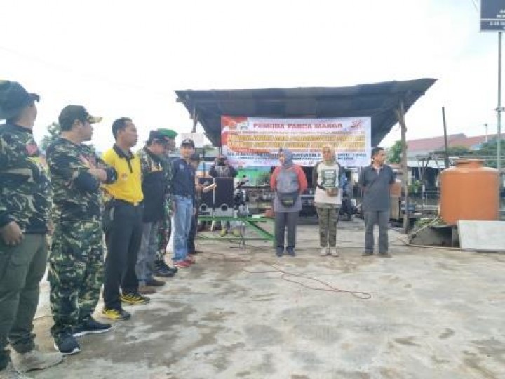 BERSIH SUNGAI, PENANAMAN POHON DAN PENEMPELAN STICKER JANGAN BUANG SAMPAH DISUNGAI