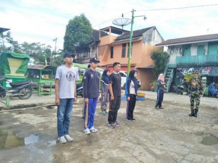 BERSIH SUNGAI, PENANAMAN POHON DAN PENEMPELAN STICKER JANGAN BUANG SAMPAH DISUNGAI