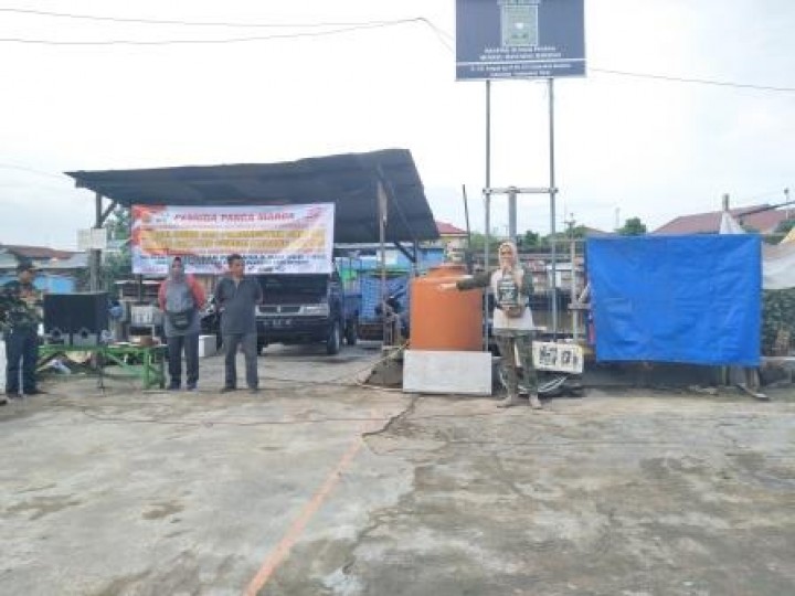 BERSIH SUNGAI, PENANAMAN POHON DAN PENEMPELAN STICKER JANGAN BUANG SAMPAH DISUNGAI