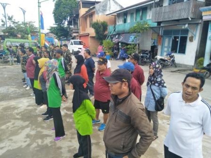 BERSIH SUNGAI, PENANAMAN POHON DAN PENEMPELAN STICKER JANGAN BUANG SAMPAH DISUNGAI