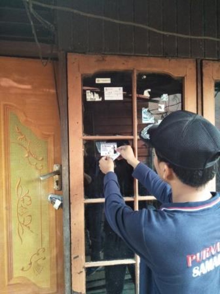 BERSIH SUNGAI, PENANAMAN POHON DAN PENEMPELAN STICKER JANGAN BUANG SAMPAH DISUNGAI