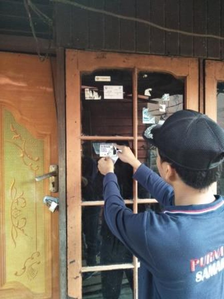 BERSIH SUNGAI, PENANAMAN POHON DAN PENEMPELAN STICKER JANGAN BUANG SAMPAH DISUNGAI