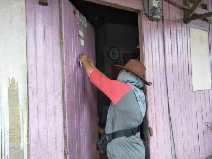BERSIH SUNGAI, PENANAMAN POHON DAN PENEMPELAN STICKER JANGAN BUANG SAMPAH DISUNGAI