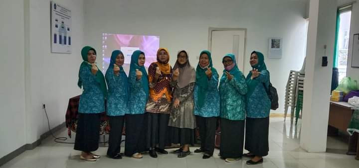 Peringati Hari Keluarga Nasional ke 28 melalui virtual zoom bersama Kader PKK Dan kader sub PPKBD tanggal 7 Juni 2021