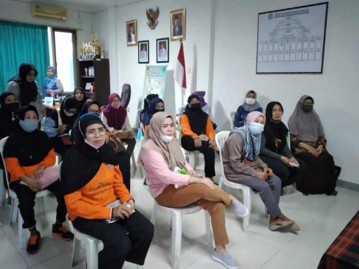 Kerja Bakti Dan Pertemuan kegiatan operasional ketahanan keluarga berbasis kelompok Pengurus TP PKK  Kel. Bandara kec sungai pinang tanggal 18 Juni 2021