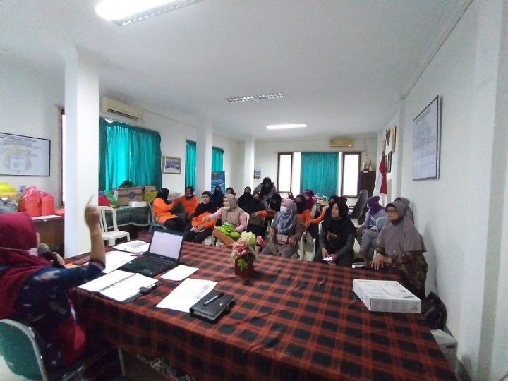 Kerja Bakti Dan Pertemuan kegiatan operasional ketahanan keluarga berbasis kelompok Pengurus TP PKK  Kel. Bandara kec sungai pinang tanggal 18 Juni 2021