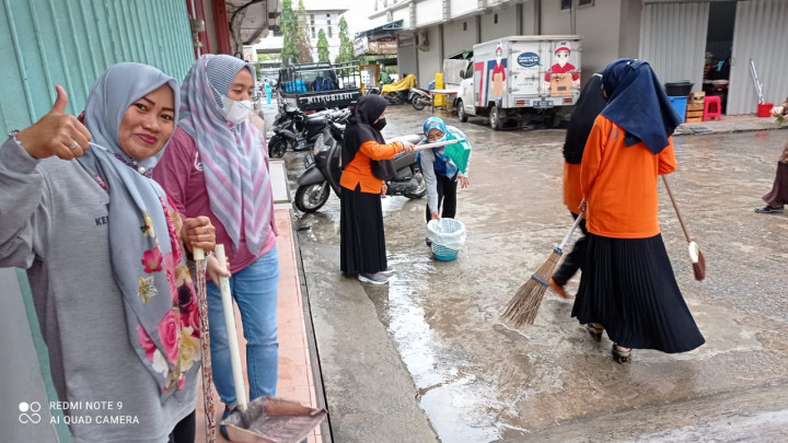 Kerja Bakti Dan Pertemuan kegiatan operasional ketahanan keluarga berbasis kelompok Pengurus TP PKK  Kel. Bandara kec sungai pinang tanggal 18 Juni 2021