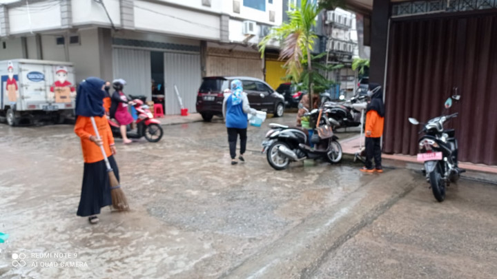 Kerja Bakti Dan Pertemuan kegiatan operasional ketahanan keluarga berbasis kelompok Pengurus TP PKK  Kel. Bandara kec sungai pinang tanggal 18 Juni 2021