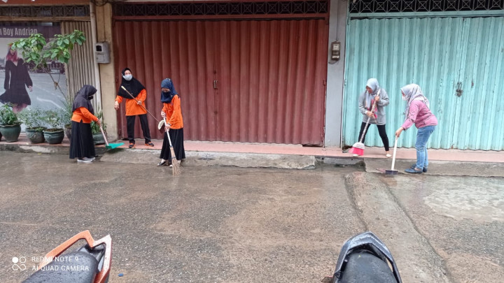 Kerja Bakti Dan Pertemuan kegiatan operasional ketahanan keluarga berbasis kelompok Pengurus TP PKK  Kel. Bandara kec sungai pinang tanggal 18 Juni 2021