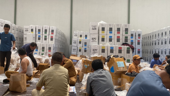 Kegiatan Penyortiran, Penghitungan, Pengesetan dan Pengepakan Logistik Pemilu Tahun 2024 