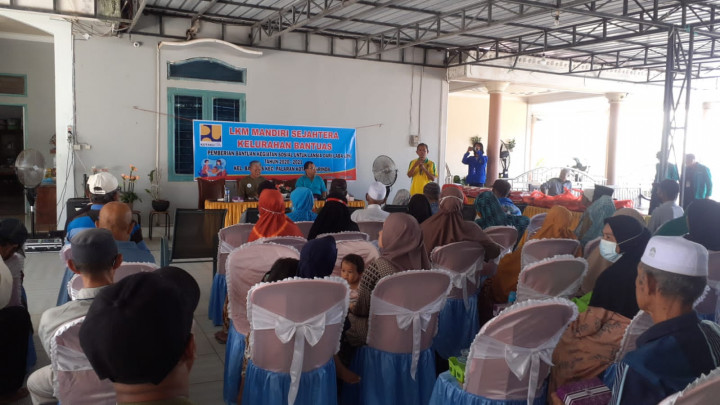 Kegiatan LKM Mandiri Sejahtera Kelurahan Bantuas dengan Tema "Pemberian Bantuas Sosial Untuk Lansia Dari Laba UPK Tahun 2020-2021 Kelurahan Bantuas Kecamatan Palaran Kota Samarinda"