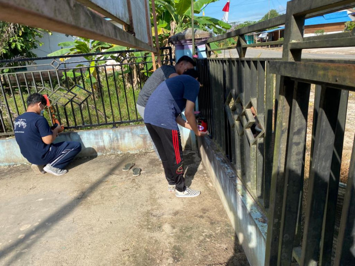 Gotong Royong Bersama Pegawai Kelurahan Bantuas Serta KKN Unmul, KKN Uinsi, dan PKN Politani