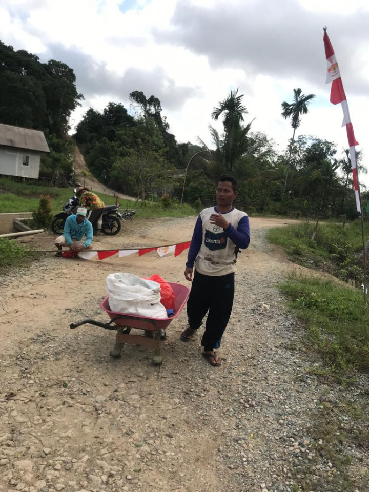 Gotong Royong di RT 9 Kelurahan Bantuas Kecamatan Palaran