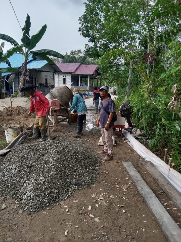 Proses Probebaya Pengecoran di RT.06 Kelurahan Bantuas  Palaran