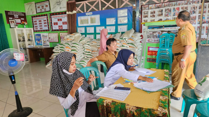 Bantuan Pangan Kepada Warga Berupa Beras BULOG  10kg