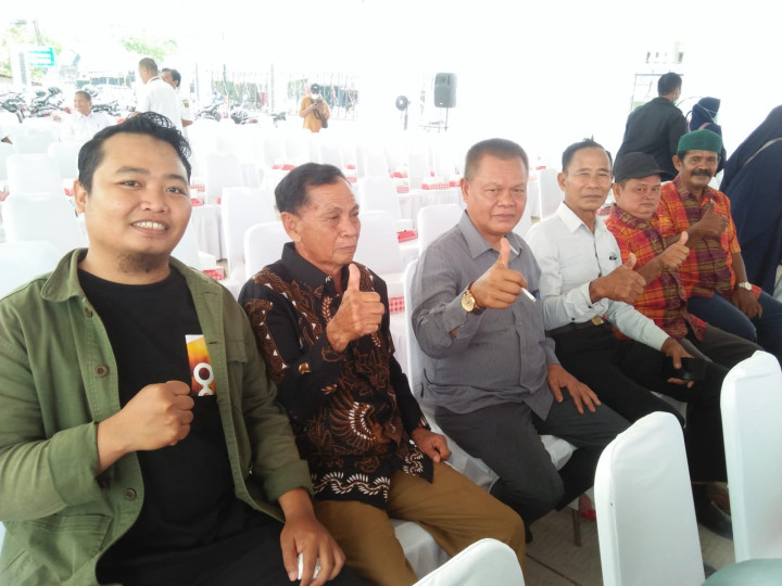 Pelaksanaan Pembagian Bantuan pada Kegiatan Probebaya Kecamatan Palaran Tahun 2023 oleh Bapak Walikota Samarinda.