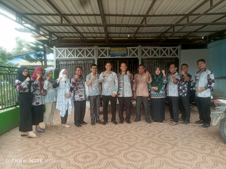 Rapat Pembinaan dan Koordinasi Pegawai Beserta Kunjungan Kasi Kesra, dan Staff Kecamatan Palaran di Kantor Kelurahan Bantuas