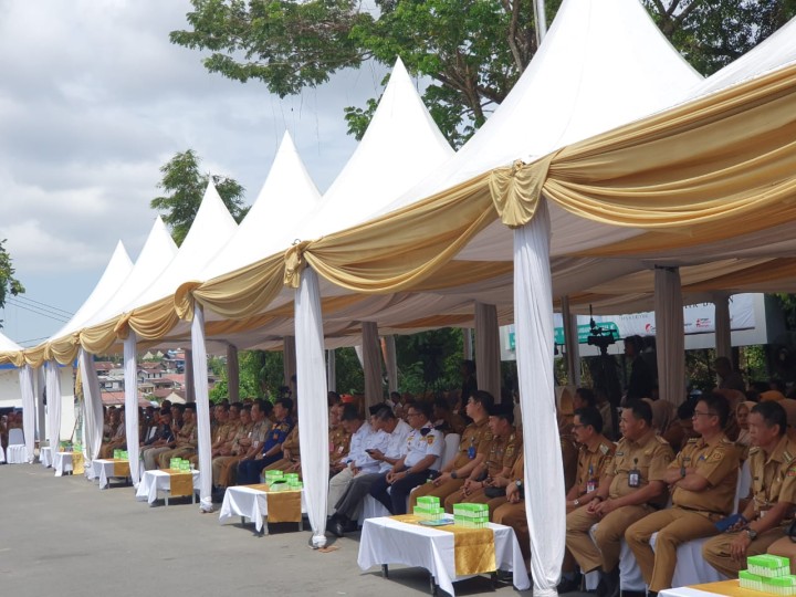 Kegiatan Halal Bi Halal di Halaman Balaikota bersama Walikota Samarinda unsur yg hadir, OPD, BUMD Camat, Lurah dan bagian Sekatariat Pemkot Samarinda