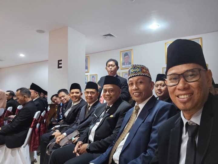 Menghadiri rapat paripurna DPRD Kota Samarinda persidangan I tahun 2025. Perihal: Dengan agenda hari jadi kota Samarinda dengan tema samarinda maju untuk kota peradaban