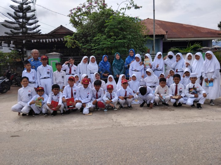 Kunjungan Siswa - Siswi SDN. 021 ke Kelurahan Bantuas bersama Wali kelas 5, kunjungan tersebut  menyampaikan tentang PMK kepada sekolah dasar