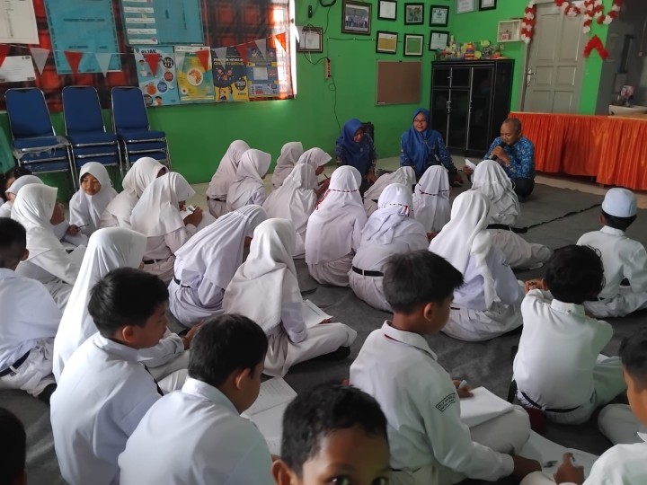 Kunjungan Siswa - Siswi SDN. 021 ke Kelurahan Bantuas bersama Wali kelas 5, kunjungan tersebut  menyampaikan tentang PMK kepada sekolah dasar