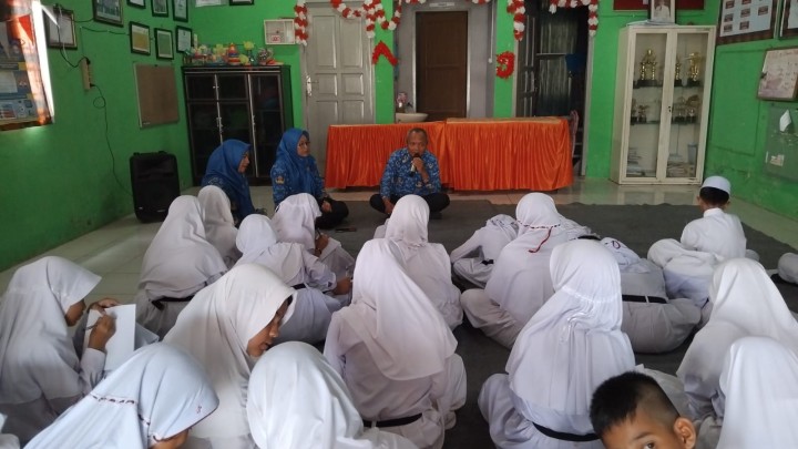 Kunjungan Siswa - Siswi SDN. 021 ke Kelurahan Bantuas bersama Wali kelas 5, kunjungan tersebut  menyampaikan tentang PMK kepada sekolah dasar