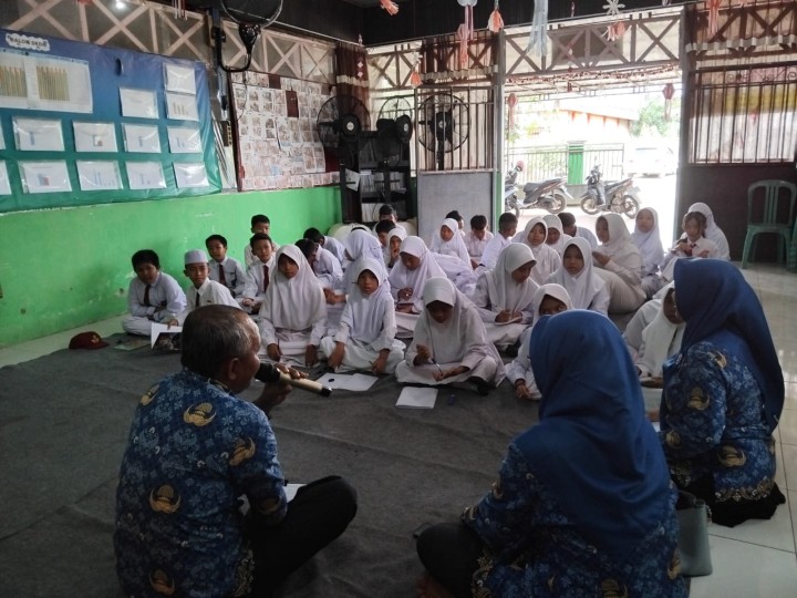 Kunjungan Siswa - Siswi SDN. 021 ke Kelurahan Bantuas bersama Wali kelas 5, kunjungan tersebut  menyampaikan tentang PMK kepada sekolah dasar