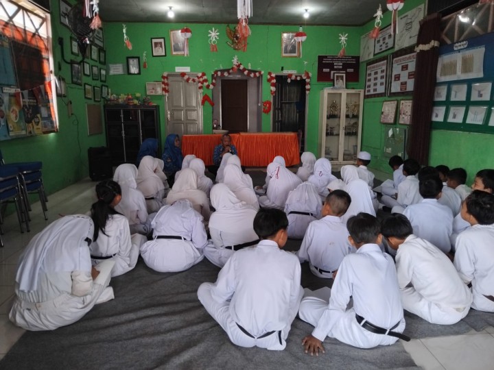 Kunjungan Siswa - Siswi SDN. 021 ke Kelurahan Bantuas bersama Wali kelas 5, kunjungan tersebut  menyampaikan tentang PMK kepada sekolah dasar