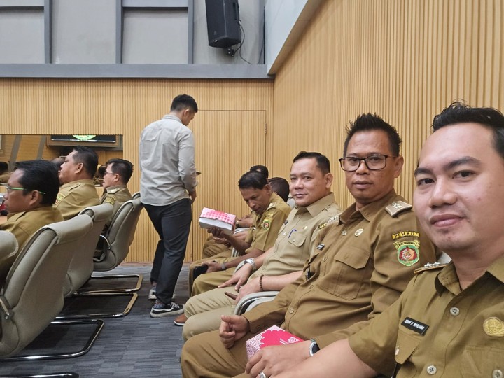 Rapat Koordinasi di Lingkungan Kota Samarinda	Tempat: Rapat Rapat Mangkupelas Balaikota Lt. II Samarinda