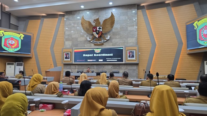Rapat Koordinasi di Lingkungan Kota Samarinda	Tempat: Rapat Rapat Mangkupelas Balaikota Lt. II Samarinda