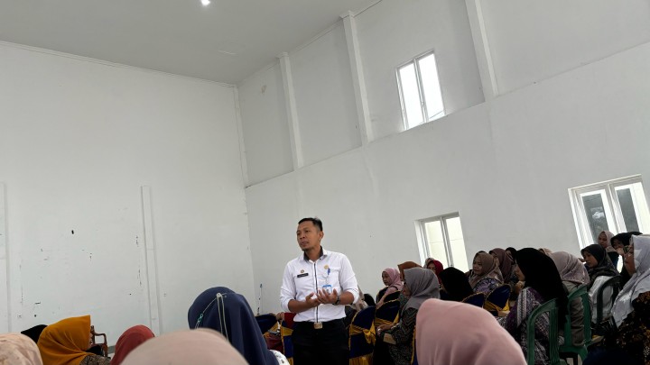 Sosialisasi pelayanan kependudukan pelayanan online di Kelurahan	Tempat: Pendopo Kelurahan Rawa Makmur