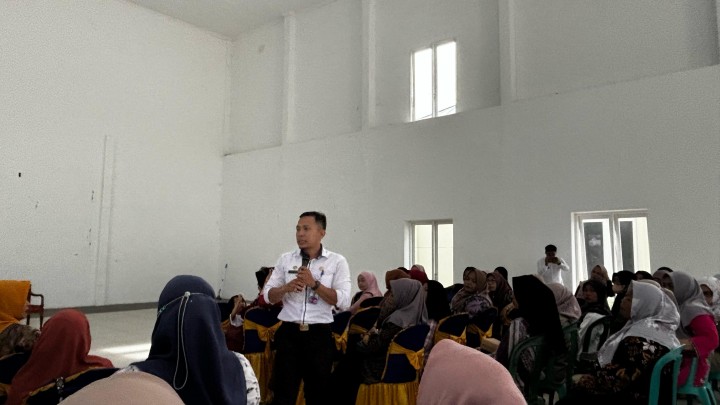 Sosialisasi pelayanan kependudukan pelayanan online di Kelurahan	Tempat: Pendopo Kelurahan Rawa Makmur