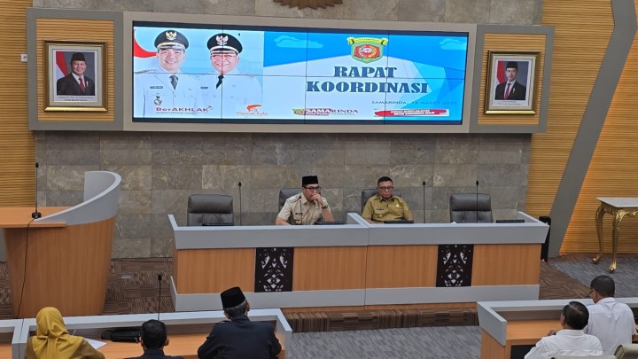 Koordinasi bersama Walikota Samarinda Perihal: Tempat: Ruang Rapat Mangkupelas Lt. II Balaikota Samarinda