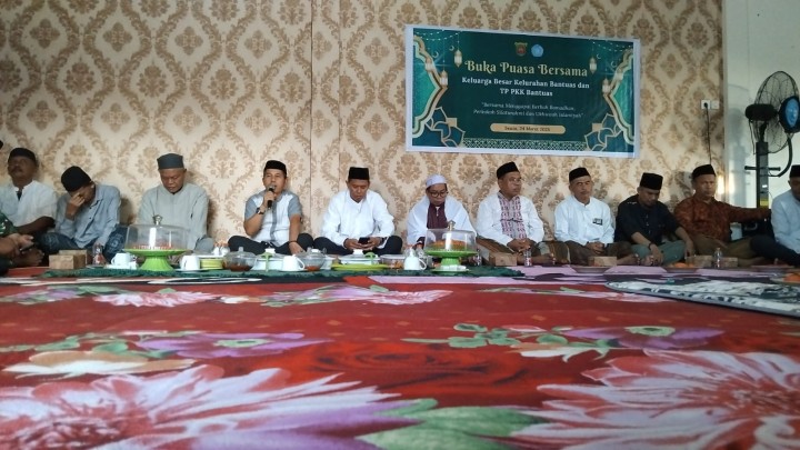 Buka puasa bersama dan tausyiah agama sekaligus pelesahan ( Pindah Tugas ) Sekretaris Kelurahan Bantuas	Tempat: Kedai Street ( Depan Mesjid)