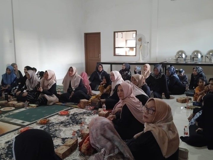 Buka puasa bersama dan tausyiah agama sekaligus pelesahan ( Pindah Tugas ) Sekretaris Kelurahan Bantuas	Tempat: Kedai Street ( Depan Mesjid)