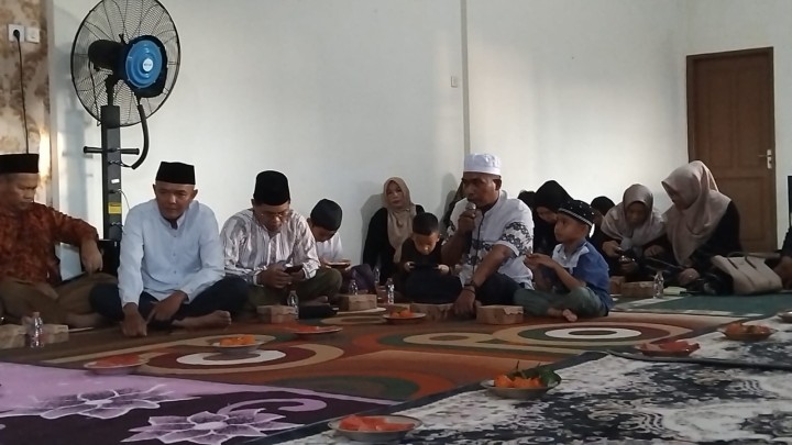 Buka puasa bersama dan tausyiah agama sekaligus pelesahan ( Pindah Tugas ) Sekretaris Kelurahan Bantuas	Tempat: Kedai Street ( Depan Mesjid)