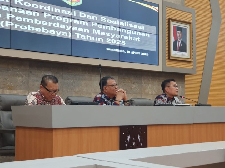 Rapat koordinasi dan sosialisasi pelaksanaan program pembangunan dan pemberdayaan masyarakat (Probebaya) tahun 2024	Tempat: Ruang rapat mangkupelas Lt. II Balaikota Samarinda