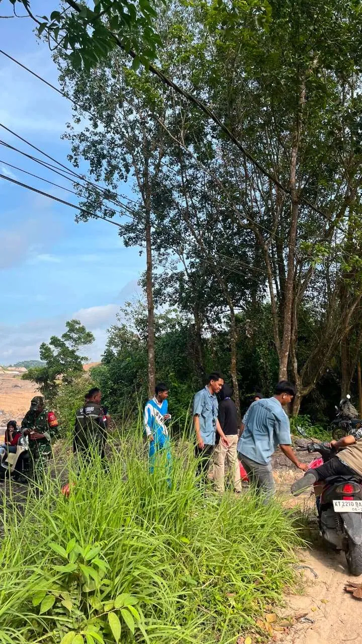 Gotong Royong Hari Jum'at  Pada Tanggal 03 Juli 2026 di Wilayah RT. 4 Kelurahan Bantuas Kecamatan Palaran, Bersama Lurah, Staf, Bhabinsa, Pokmas, Anggota LPM, Mahasiswa/Mahasiswi Politeknik Negeri Pertanian, SMK Muhammadiyah Sangasanga dan Warga Setempat