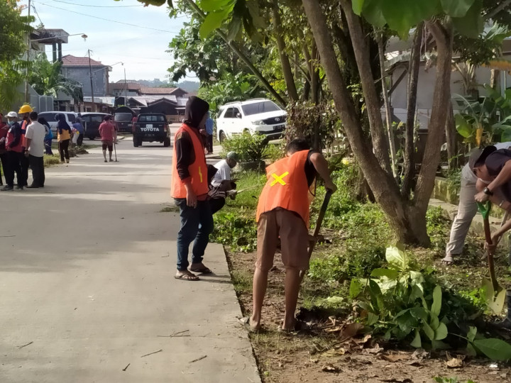 Kerja BaktiTerpadu Bersama PKK ,Forum RT dan Staf kelurahan