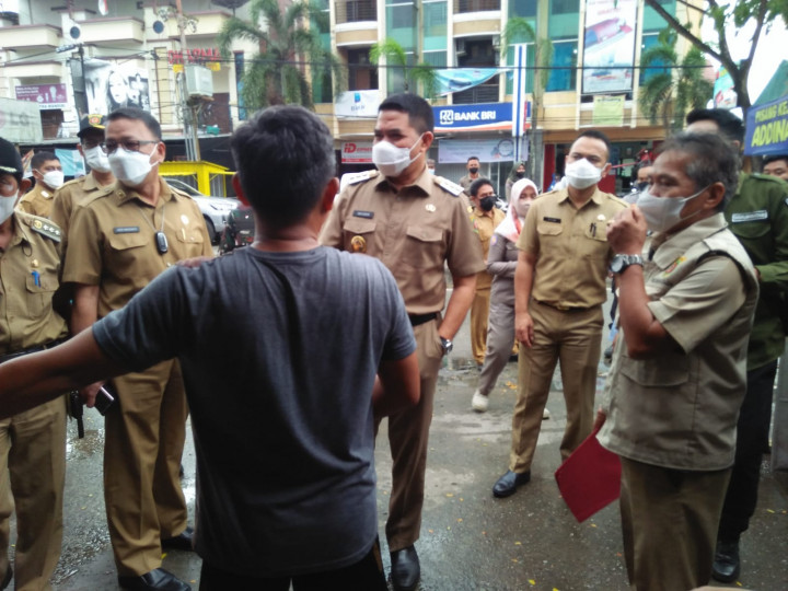 KUNJUNGAN WALIKOTA SAMARINDA KE KELURAHAN BAQA