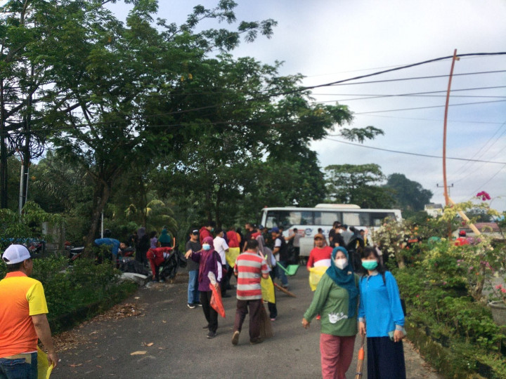 gotong royong Massal di jl. RA pranoto