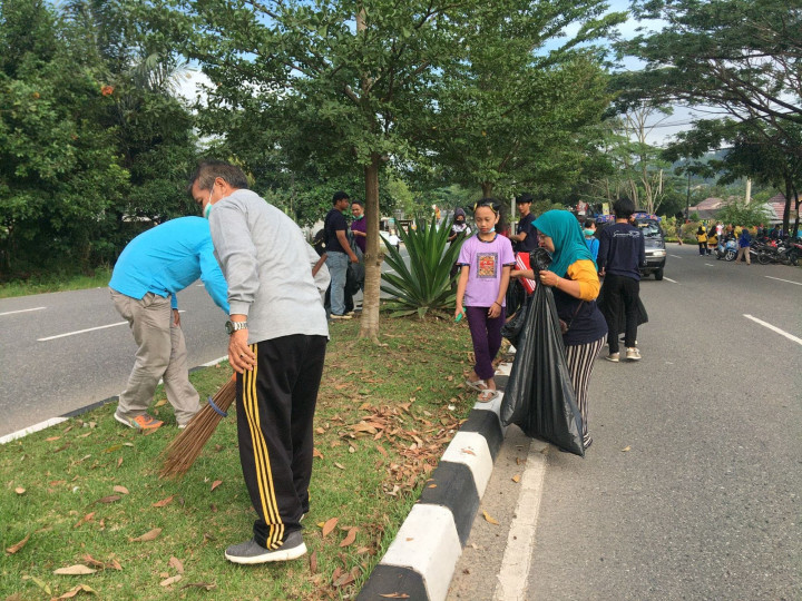 gotong royong Massal di jl. RA pranoto