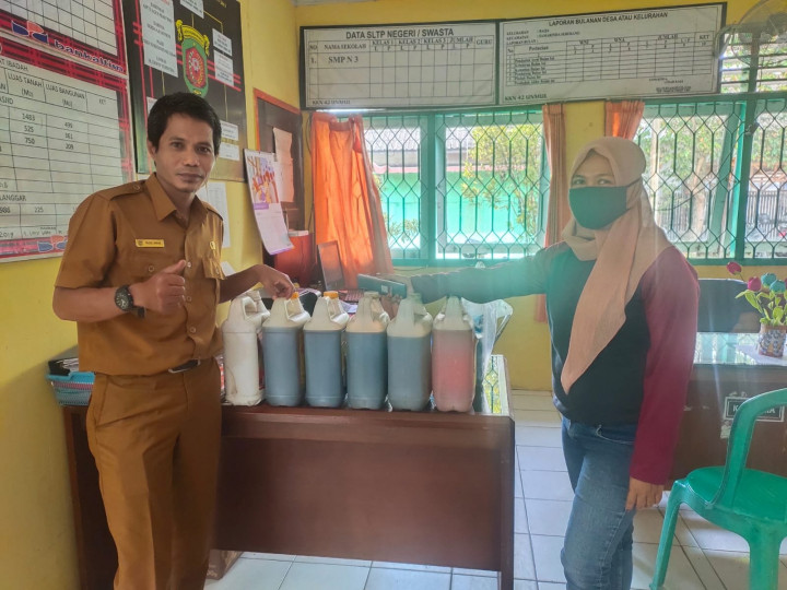 pengumpulan miyak jelantah dari Program Jengrinda Kel.Baqa