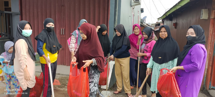 Giat hari Jumat tgl. 23/12/2022.GOTONG ROYONG BERSAMA WARGA RT.13 KEL.BAQA